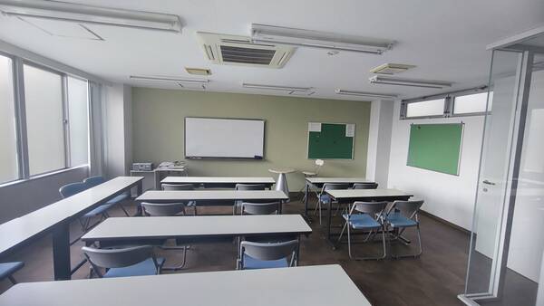 Students studying in our intensive Japanese program in Kyoto.